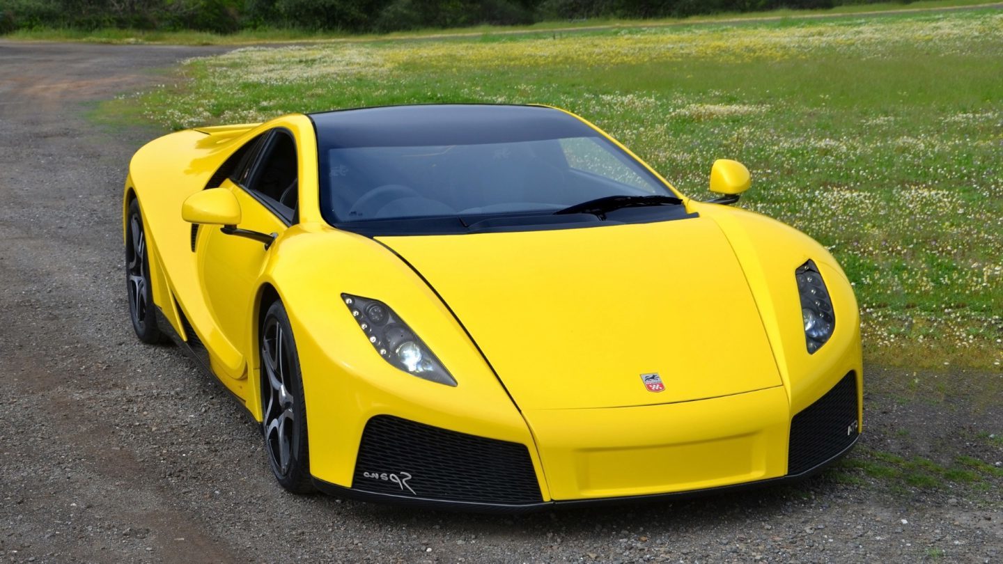 Autos deportivos usados en la película need for speed.